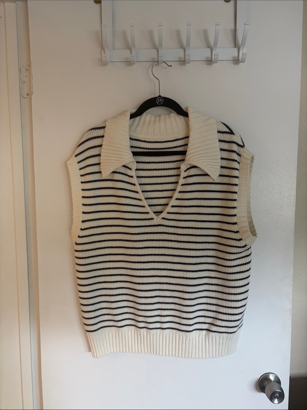 Striped Knit Sleeveless Polo Sweater Vest - Cream & Black